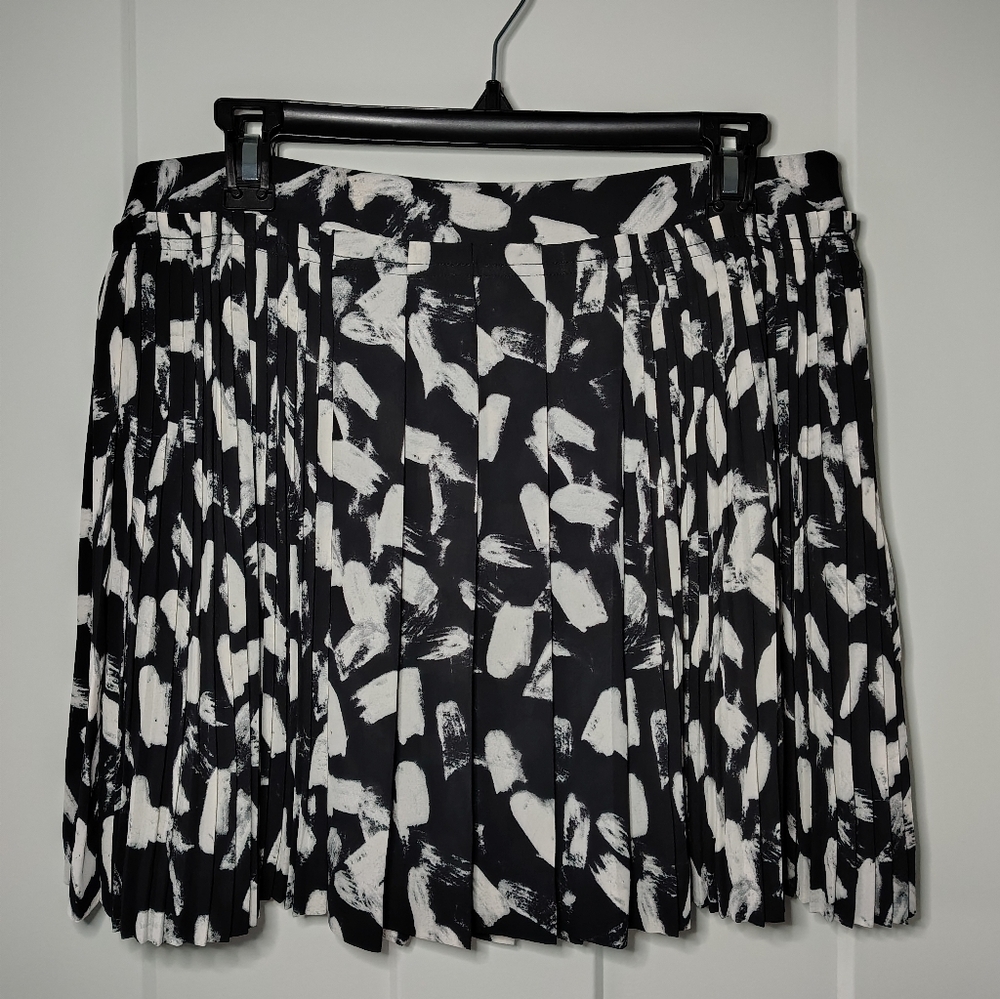 Banana Republic Black and White Skater Skirt